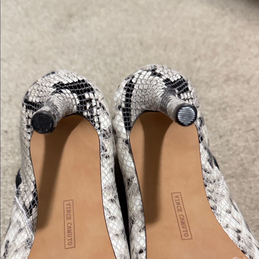 NWOB Vince Camuto Careeta Snake Print Peep Toe Booties - 6.5 - Picture 13 of 16